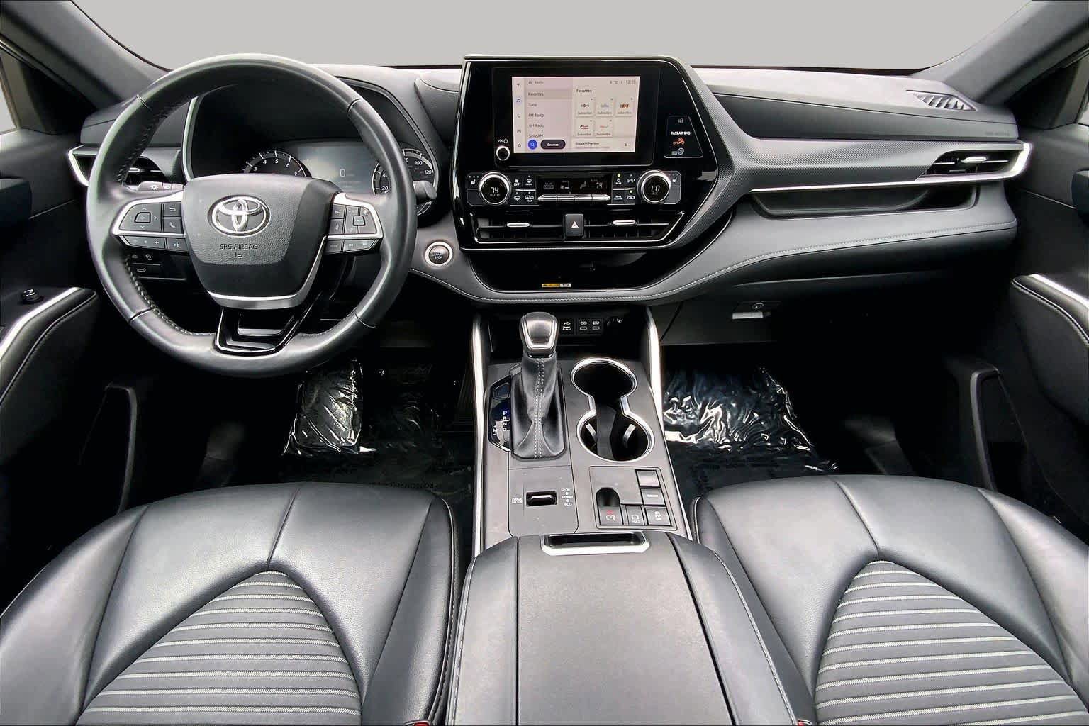 Used 2024 Toyota Highlander XSE FWD image 16