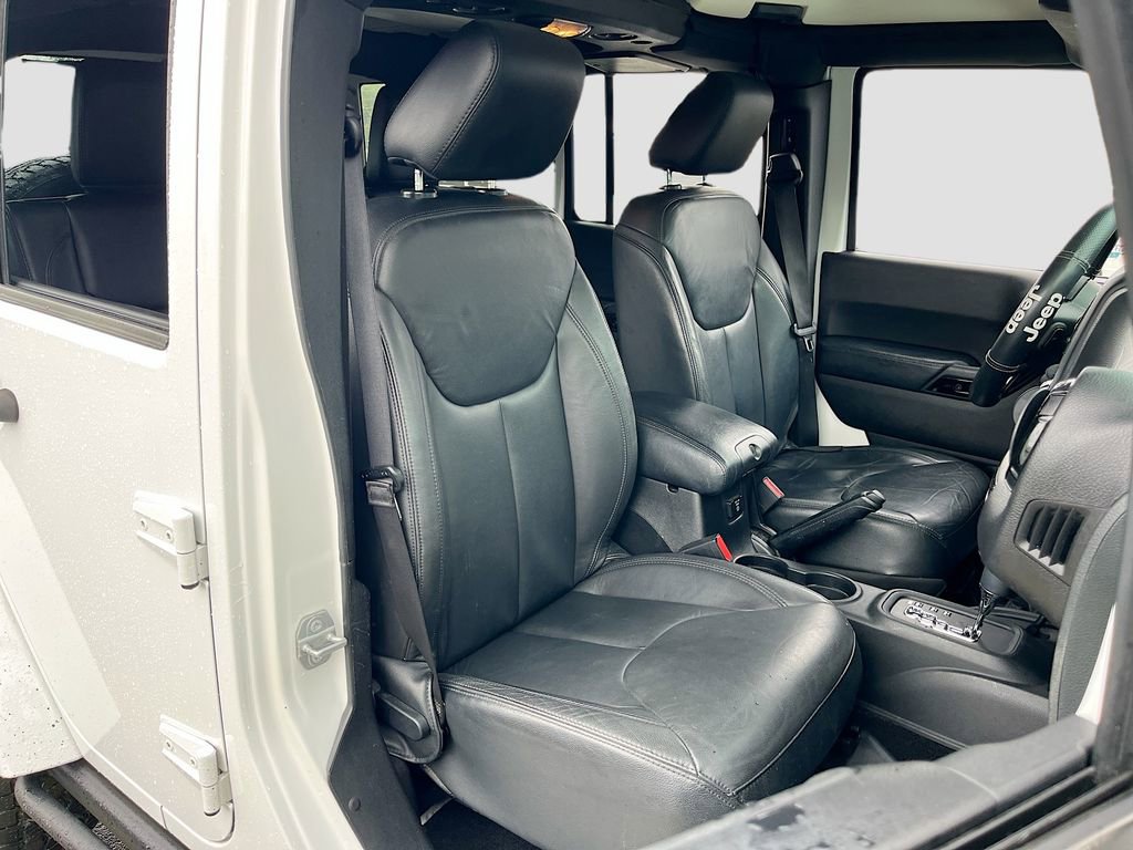 Used 2015 Jeep Wrangler Unlimited Sahara image 24