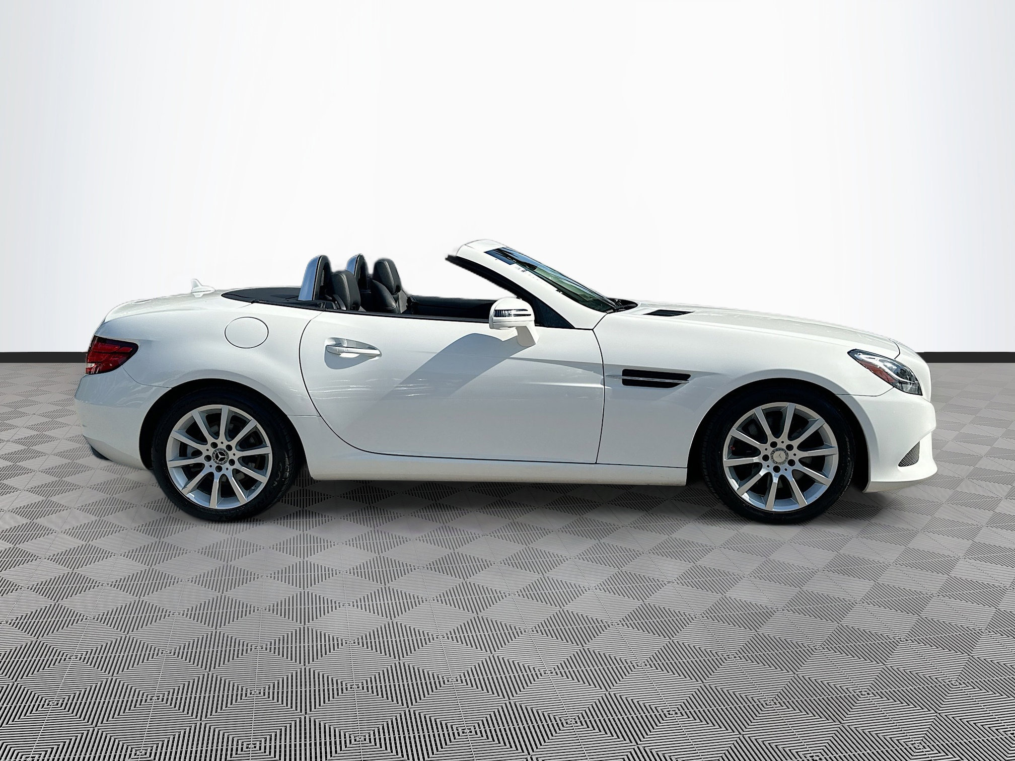 Used 2019 Mercedes-Benz SLC 300 SLC 300 image 8