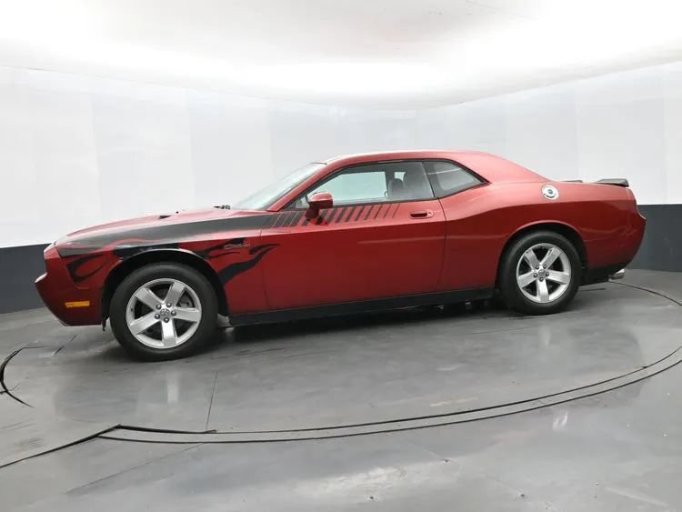 Used 2010 Dodge Challenger SE RWD image 5