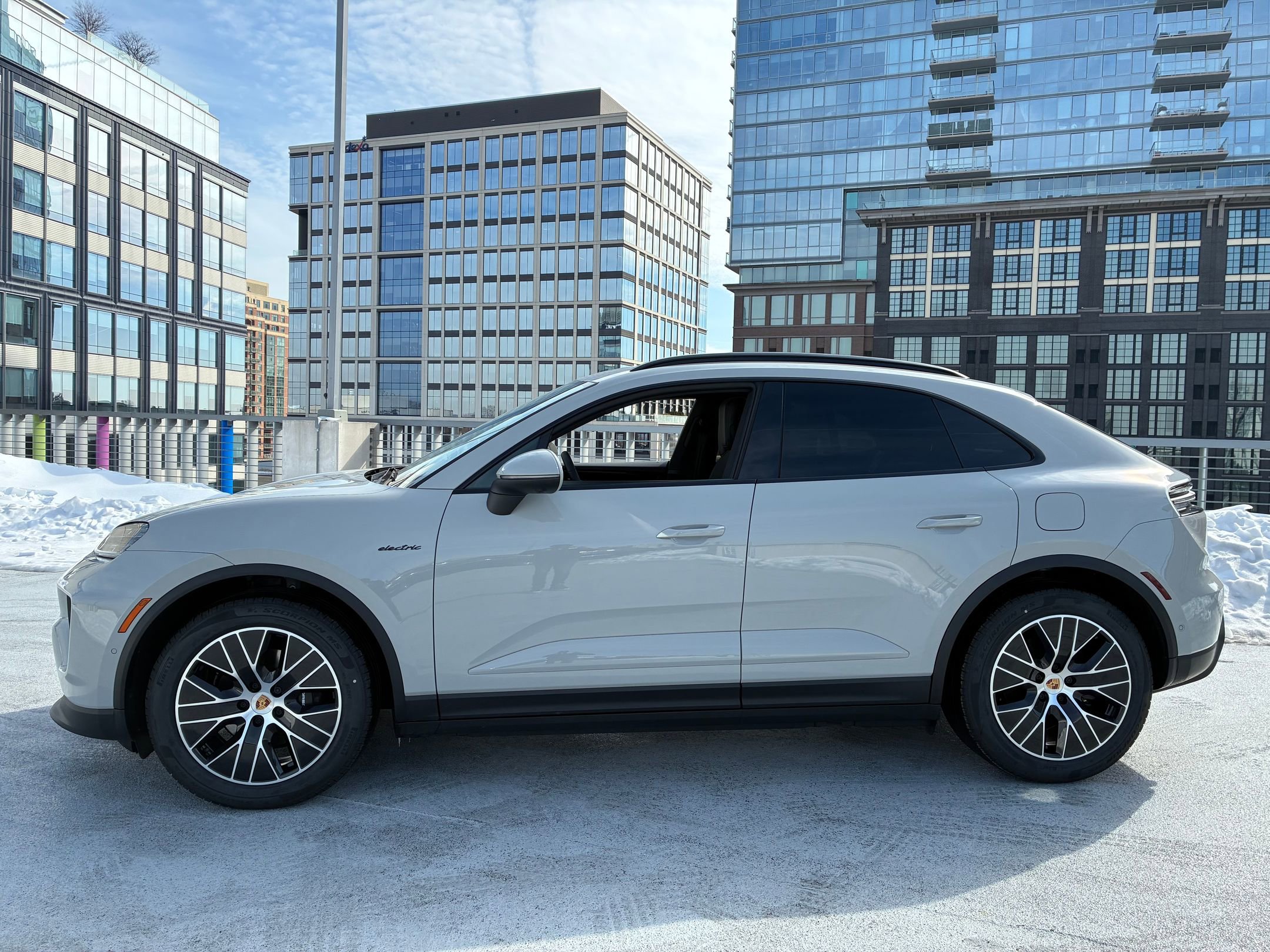 New 2026 Porsche Macan 4 Electric AWD/4WD image 2