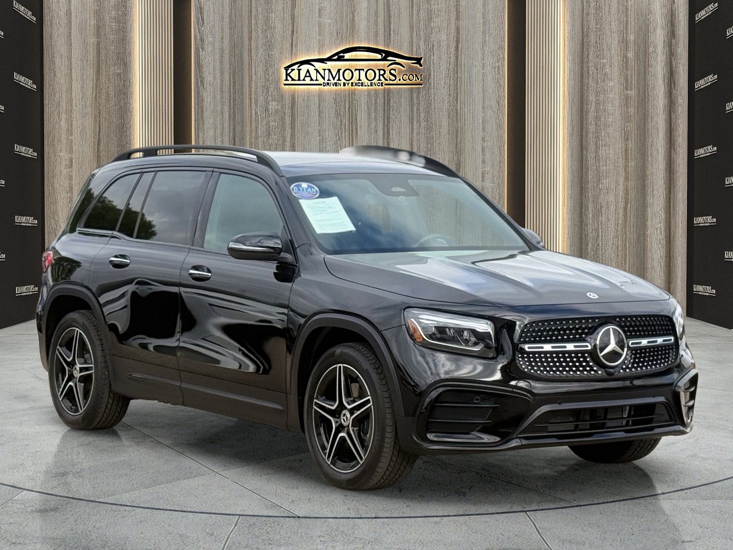 Used 2024 Mercedes-Benz GLB 250 image 1