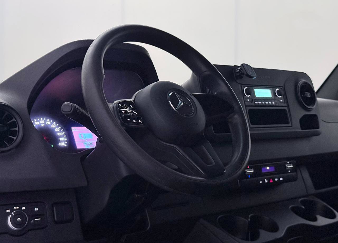 Used 2022 Mercedes-Benz Sprinter 2500 image 19