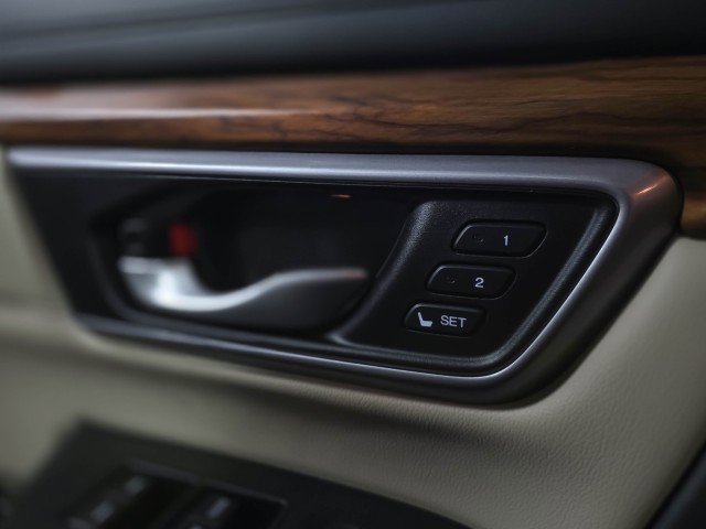 Used 2017 Honda CR-V Touring image 30