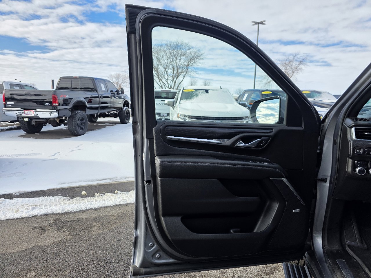 Used 2021 GMC Yukon Denali w/ Denali Ultimate Package image 2