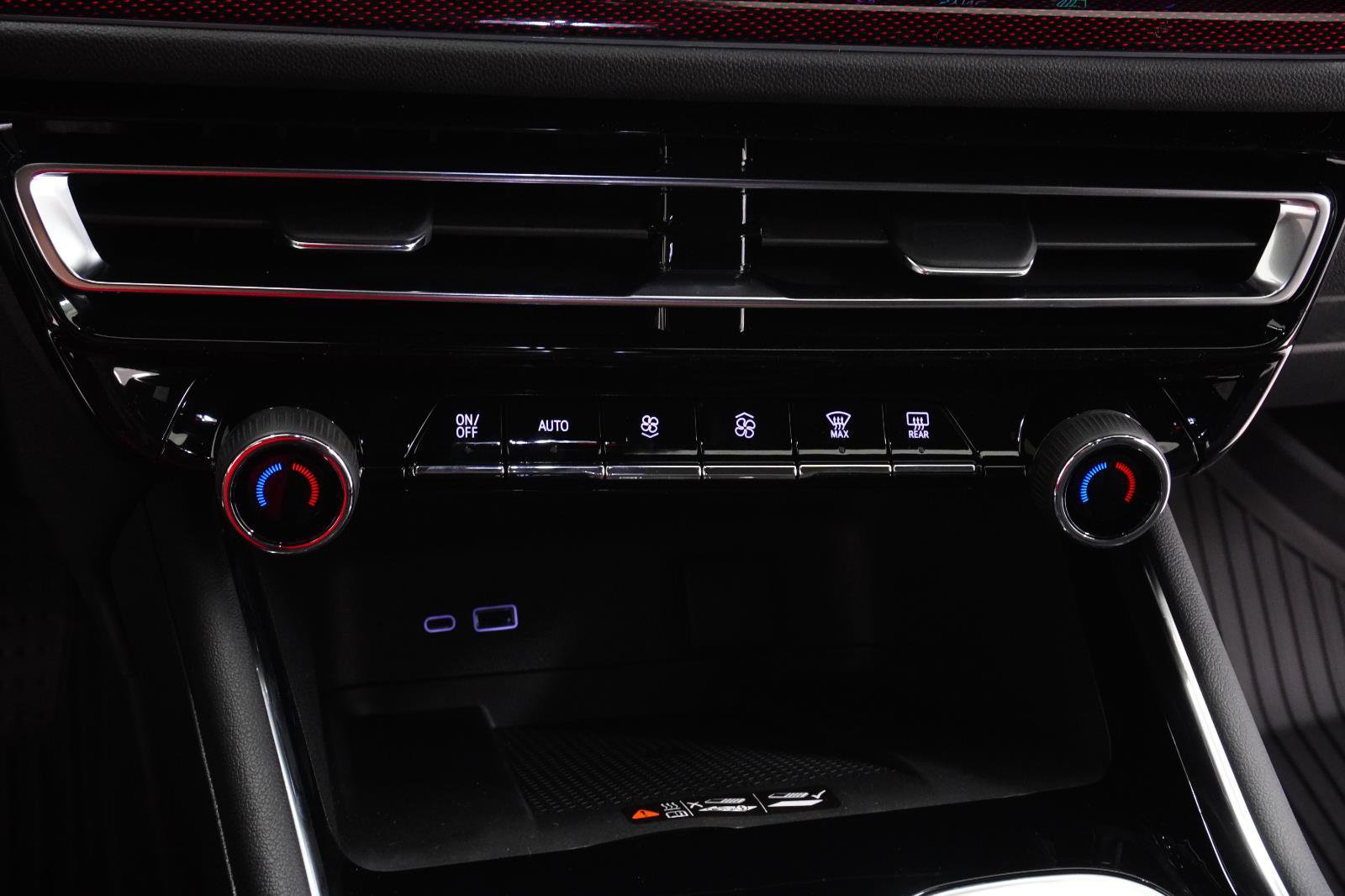 New 2026 Chevrolet Traverse Z71 w/ Enhanced Driving Package AWD/4WD image 28