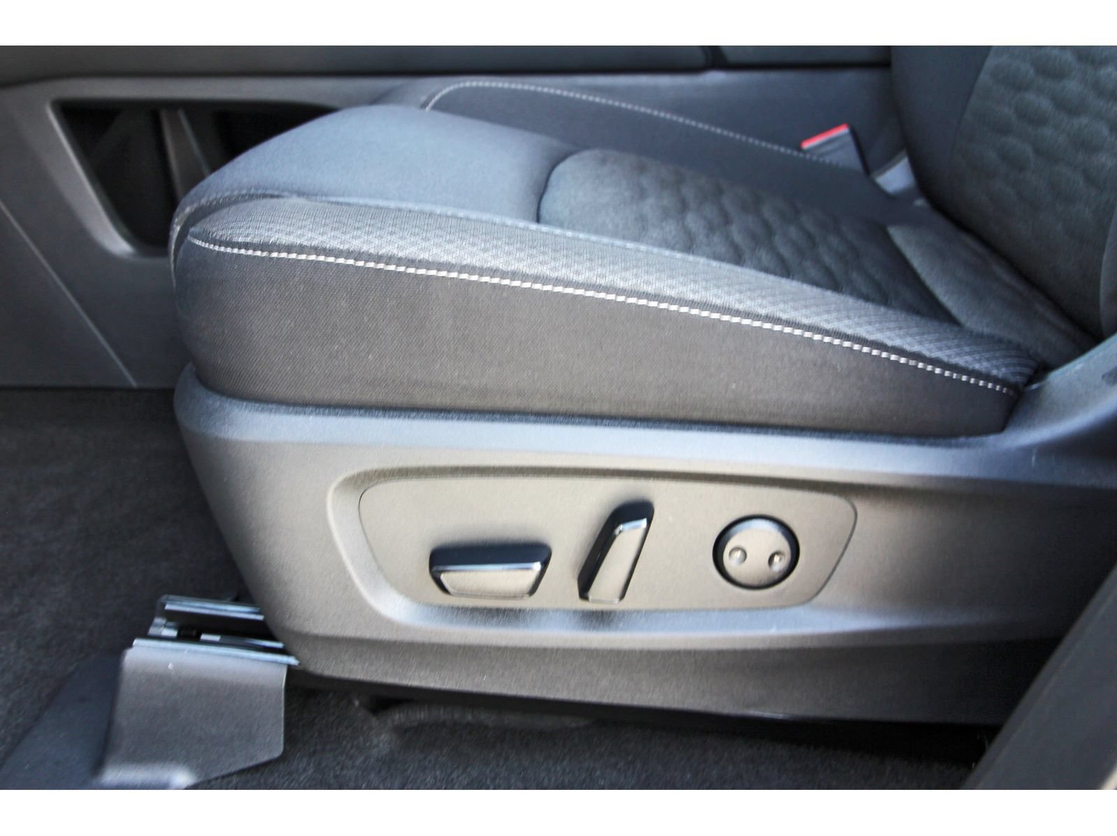 Certified 2025 Nissan Pathfinder SV FWD image 30