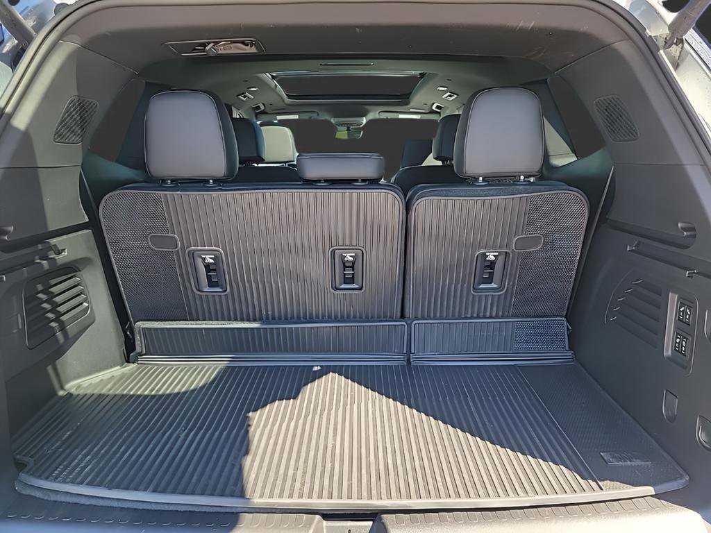 Used 2025 Buick Enclave Avenir image 9