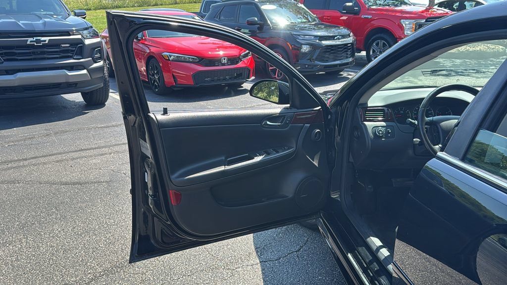 Used 2011 Chevrolet Impala LT w/ Luxury Edition Package FWD image 14