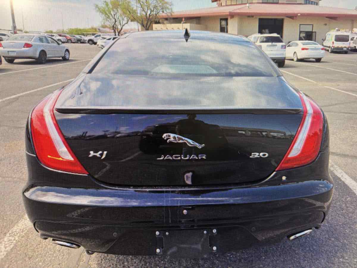 Used 2016 Jaguar XJ R-Sport RWD image 6