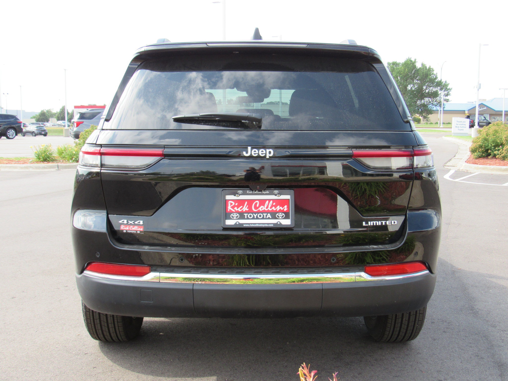 Used 2025 Jeep Grand Cherokee Limited AWD/4WD image 8