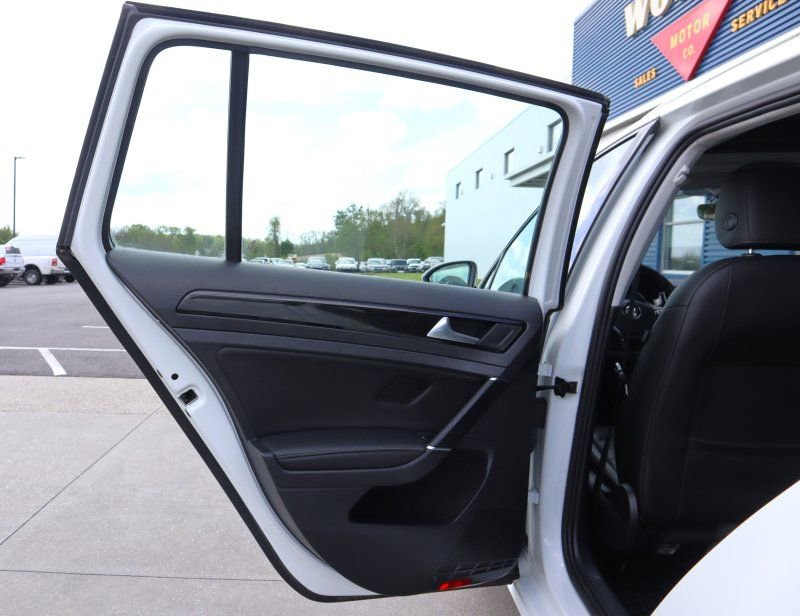 Used 2018 Volkswagen Golf SEL image 17