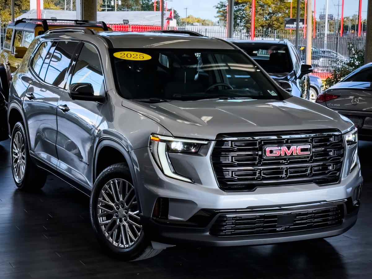 Used 2025 GMC Acadia Elevation w/ Black Edition image 2