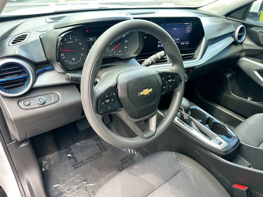 Certified 2024 Chevrolet Trax LS w/ LS Convenience Package FWD image 9