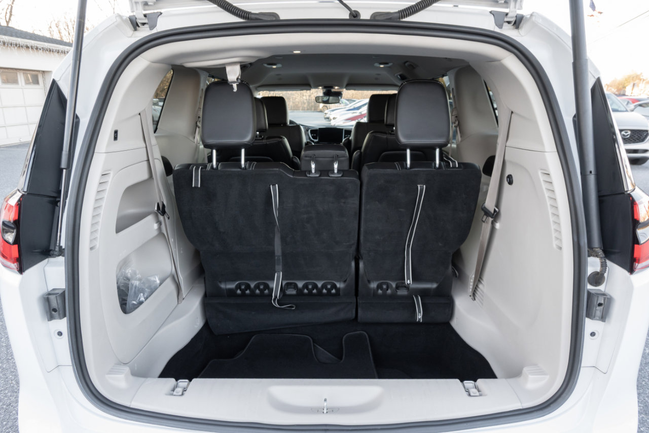 Used 2024 Chrysler Pacifica Touring-L image 22