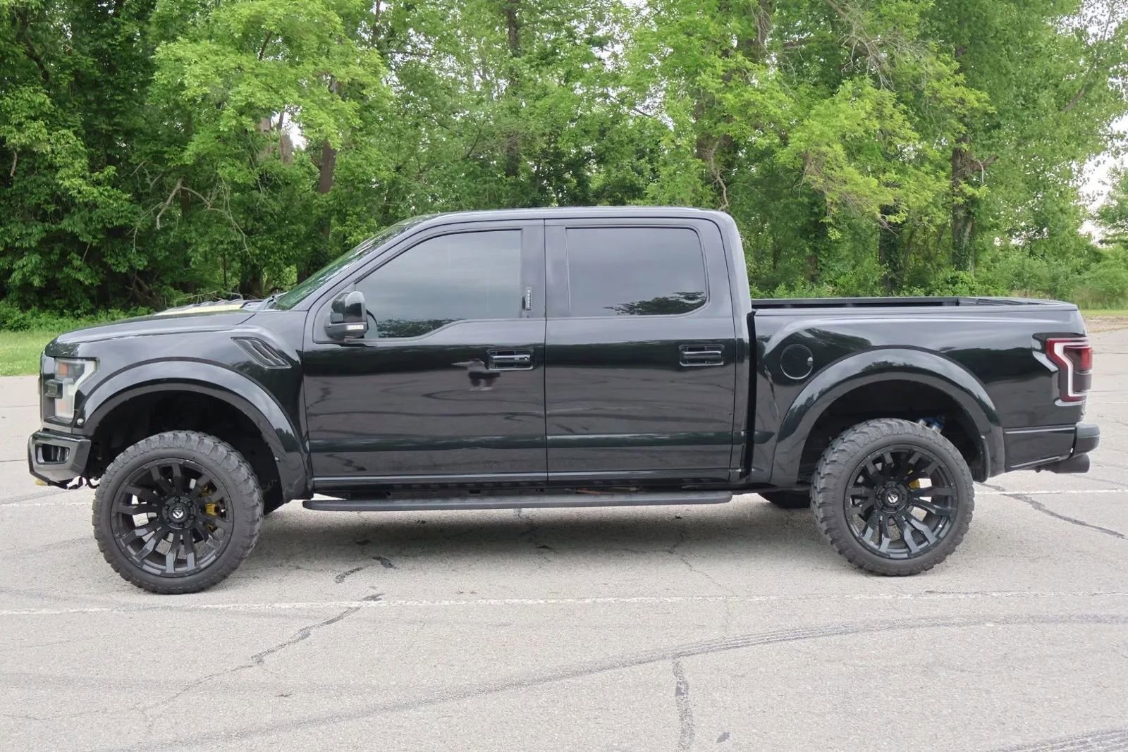 Used 2017 Ford F150 Raptor w/ Equipment Group 802A Luxury AWD/4WD image 11