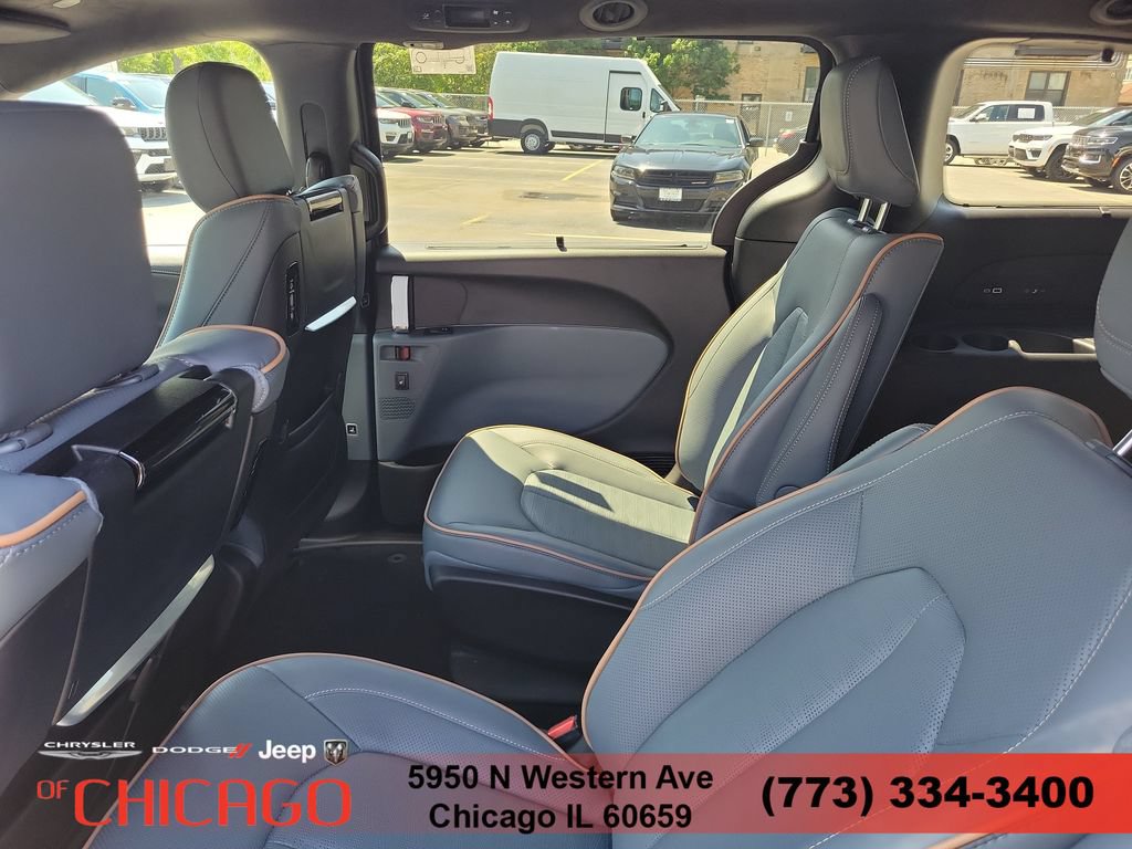 New 2027 Chrysler Pacifica Pinnacle w/ Theater Group AWD/4WD image 9
