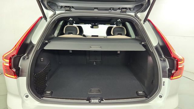 New 2026 Volvo XC60 T8 Plus w/ Climate Package PRO AWD/4WD image 39