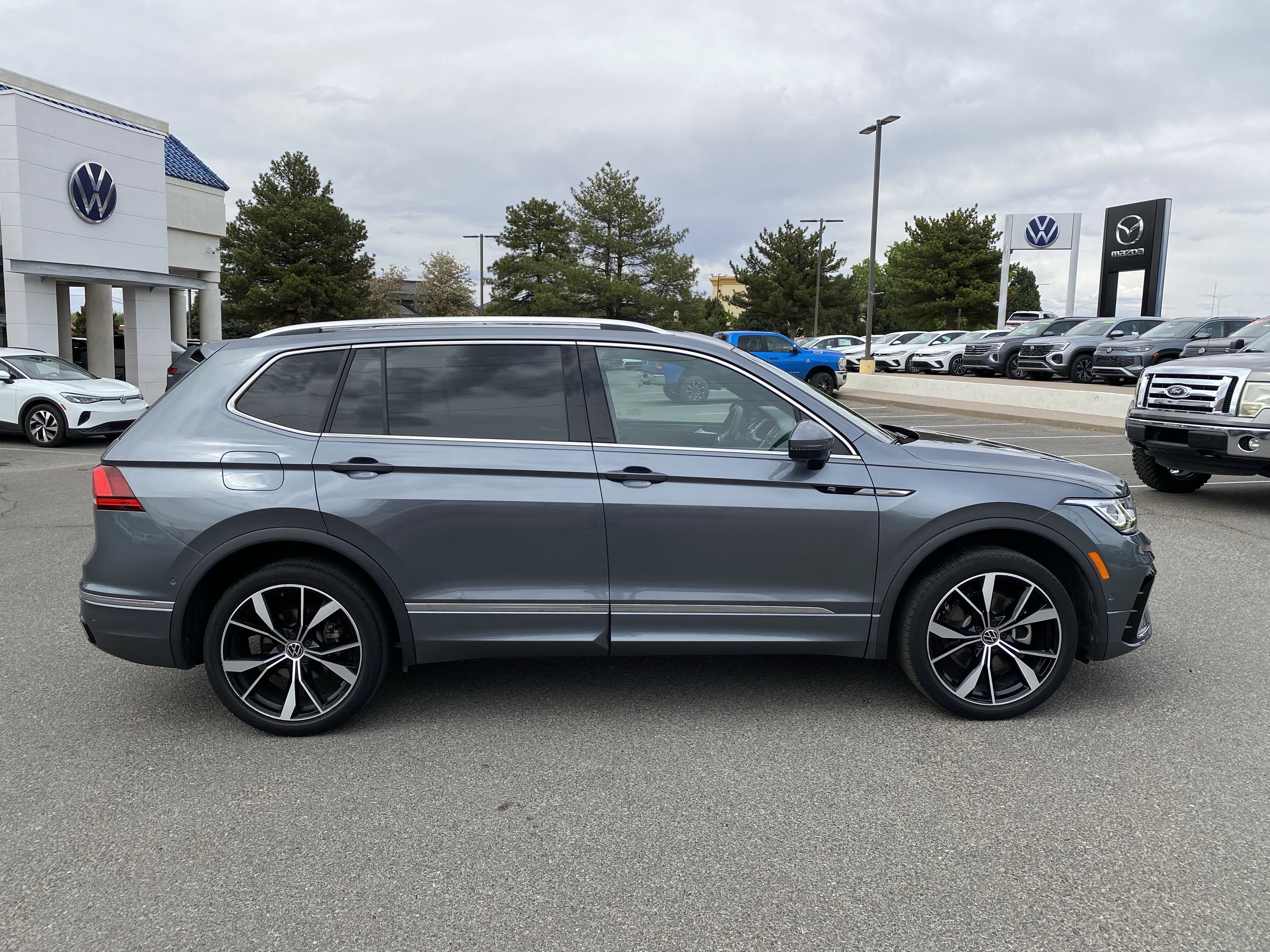 Used 2023 Volkswagen Tiguan SEL R-Line image 48