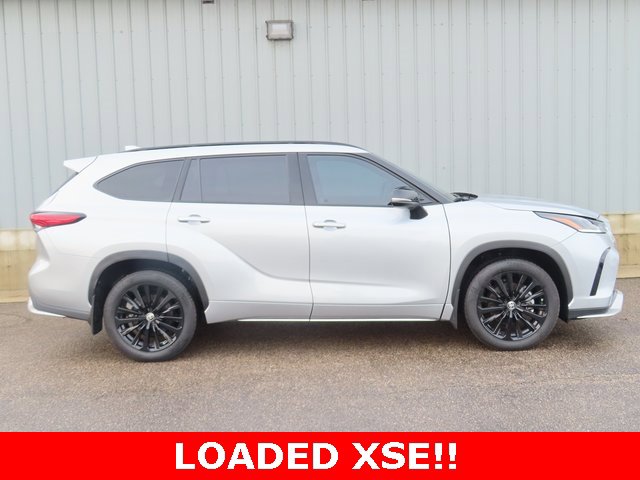 Used 2023 Toyota Highlander XSE image 2