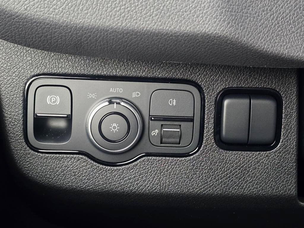 New 2025 Mercedes-Benz eSprinter 170 Cargo image 34