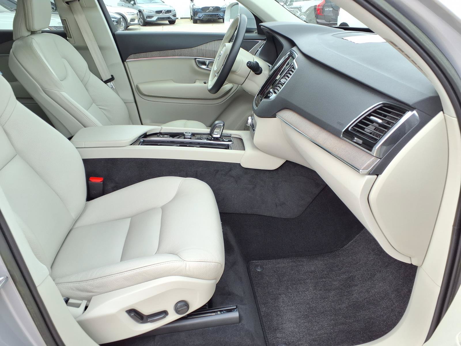 Certified 2023 Volvo XC90 B6 Plus AWD/4WD image 11