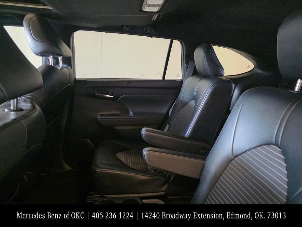 Used 2022 Toyota Highlander XSE FWD image 15