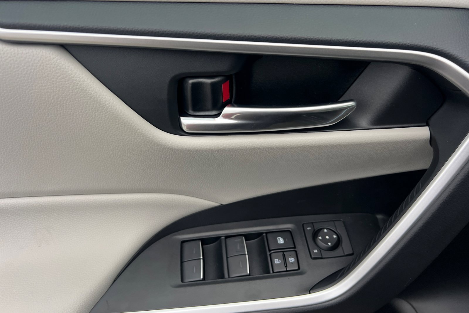 New 2025 Toyota RAV4 XLE w/ Convenience Package image 8