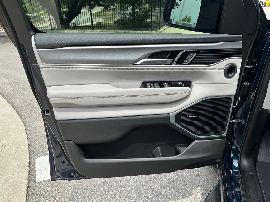 New 2026 Jeep Grand Wagoneer L 4WD image 16