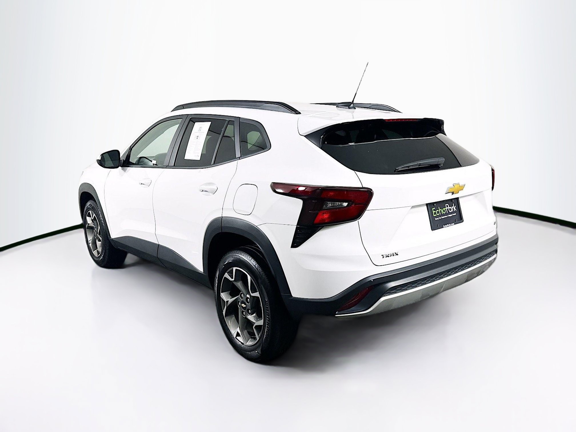 Used 2025 Chevrolet Trax LT FWD image 5
