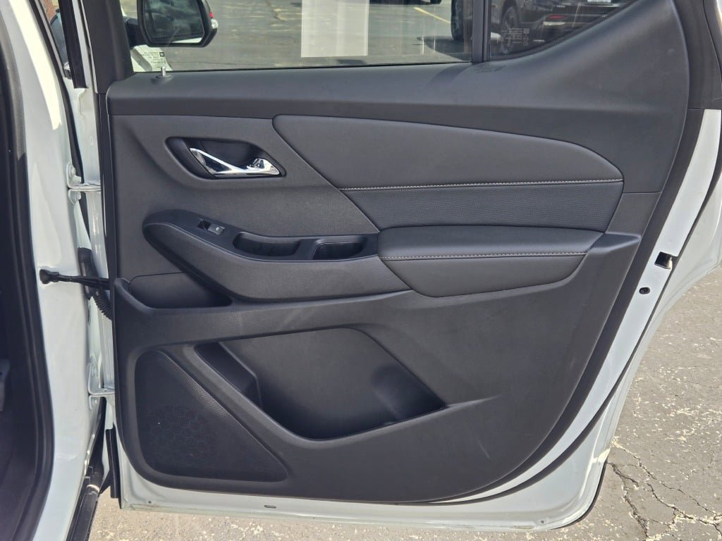 Used 2023 Chevrolet Traverse Premier w/ Redline Edition image 10