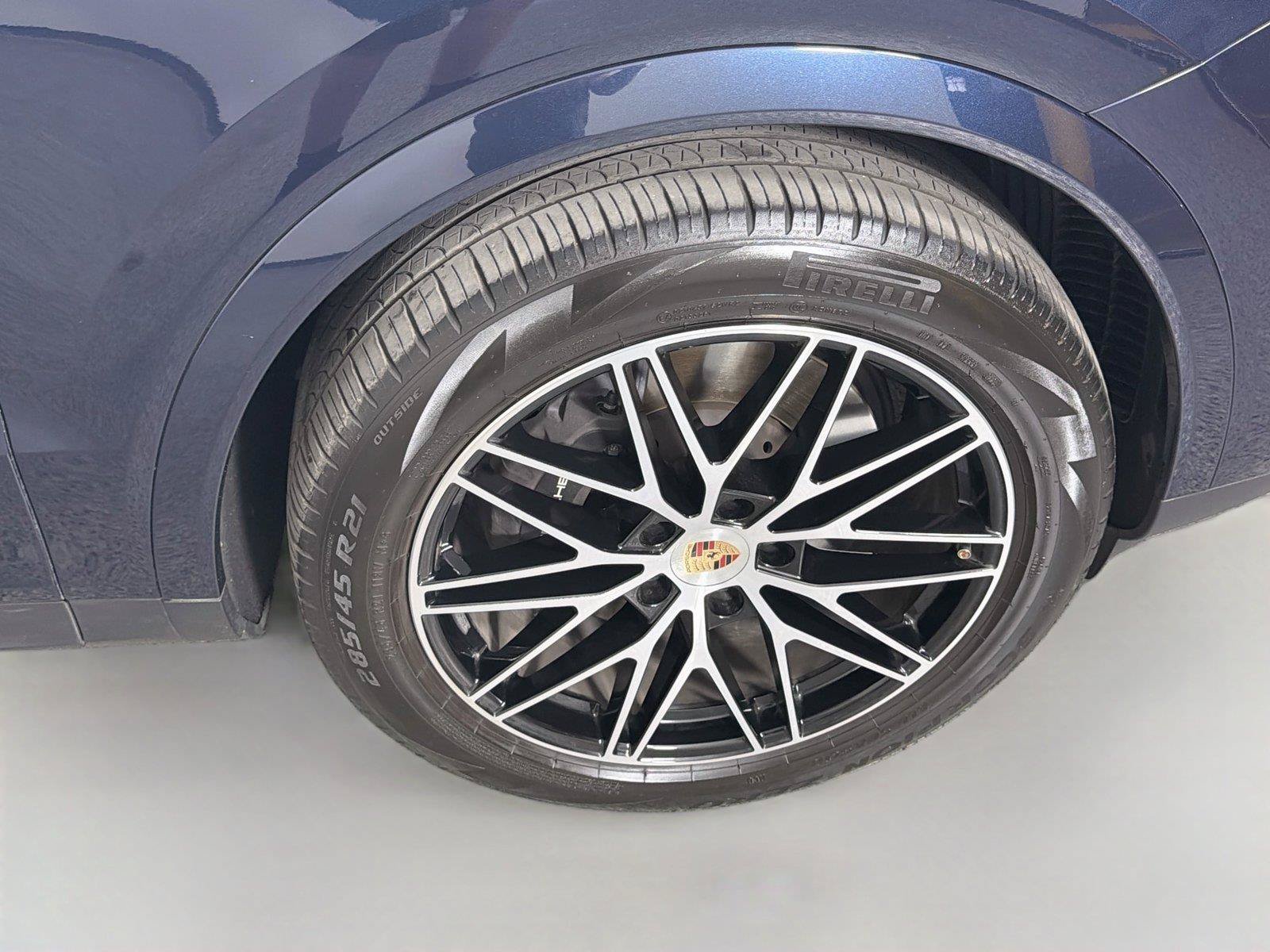 Certified 2025 Porsche Cayenne Coupe AWD/4WD image 14