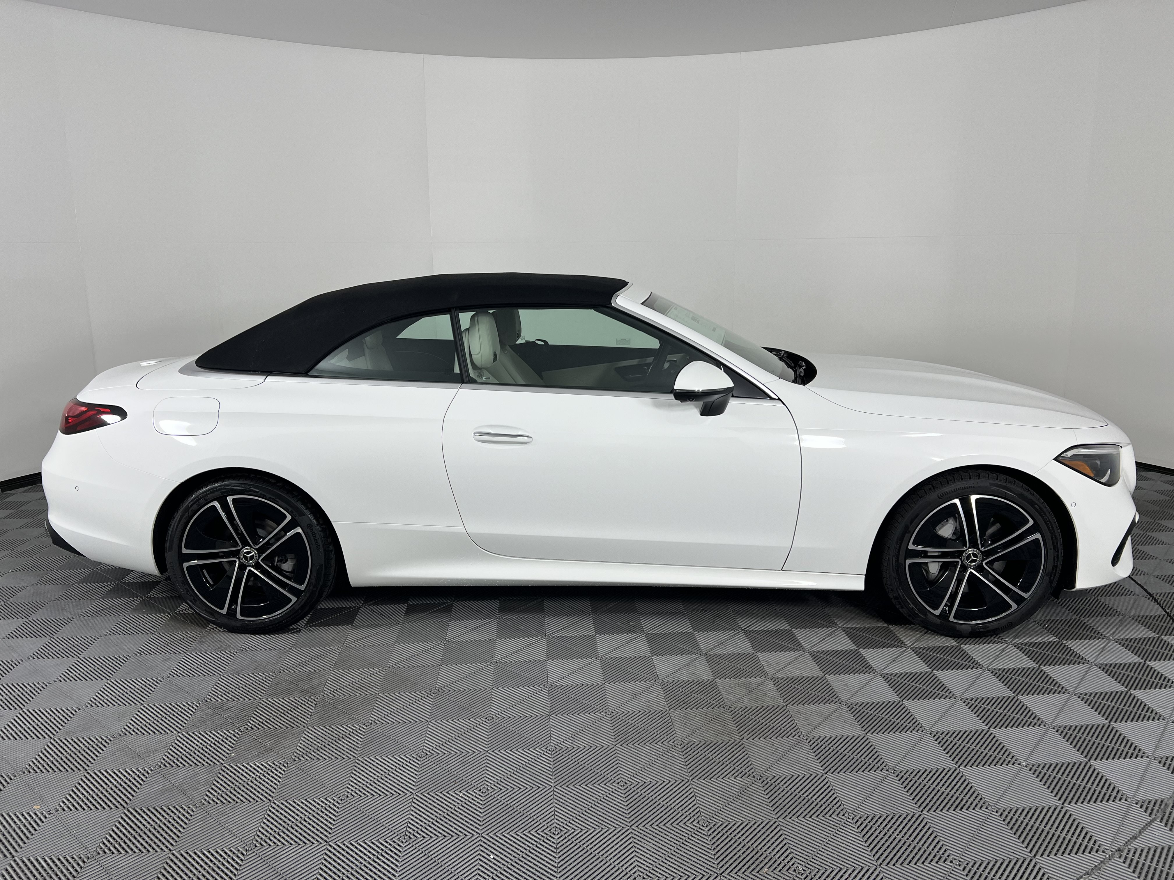 New 2027 Mercedes-Benz CLE 300 4MATIC Cabriolet image 14