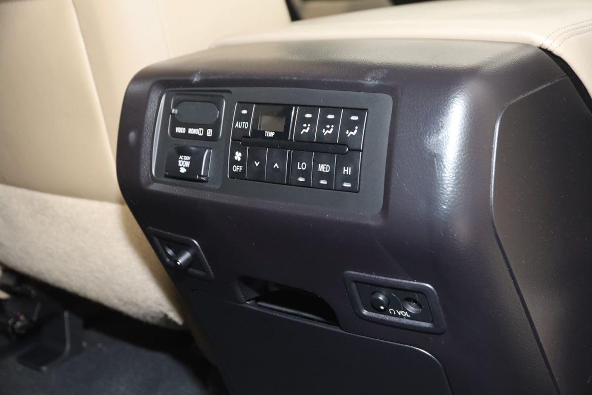 Used 2020 Toyota Sequoia Platinum AWD/4WD image 15