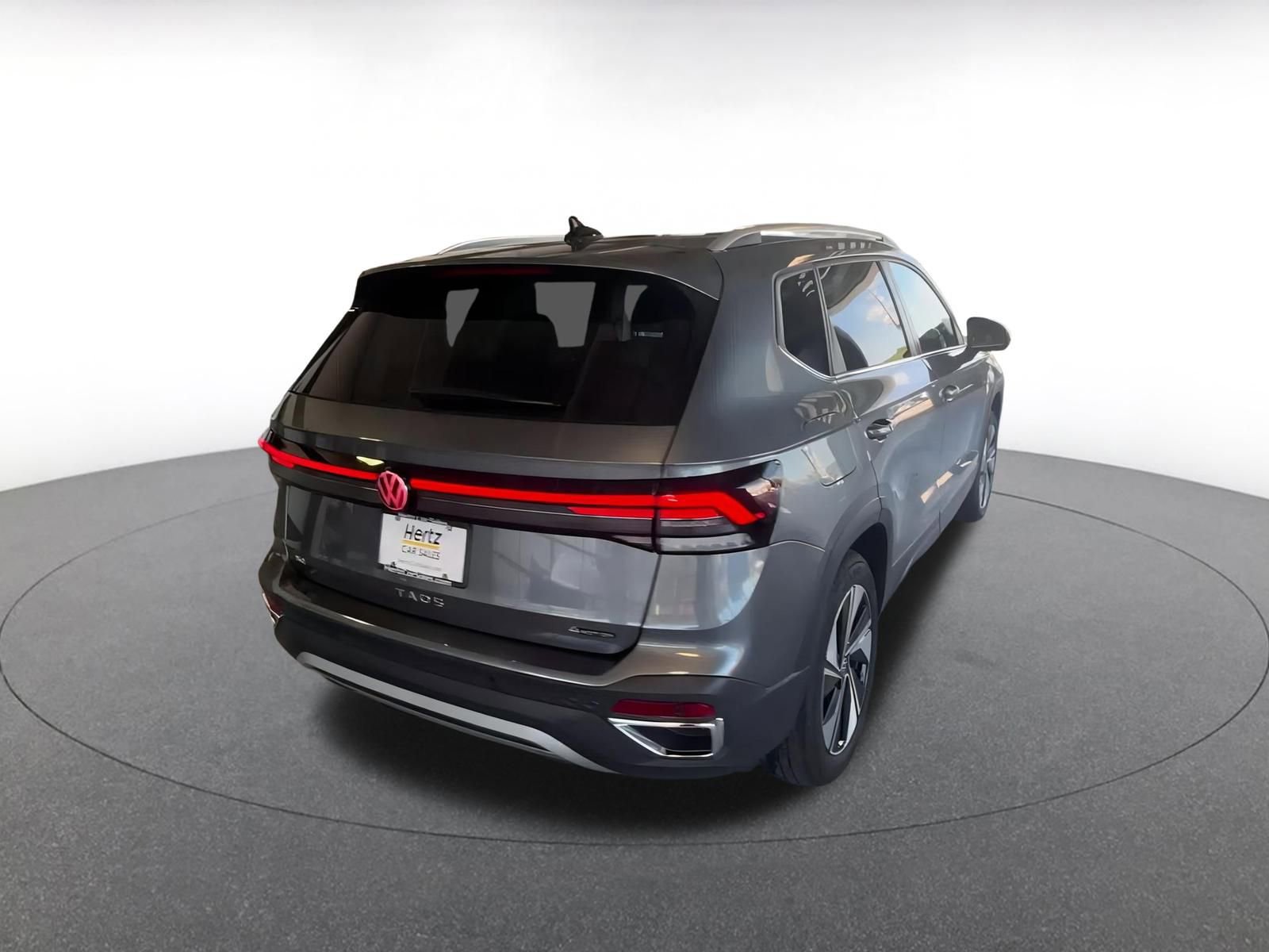 Used 2025 Volkswagen Taos SE image 18