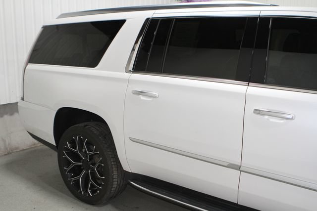Used 2018 Cadillac Escalade ESV Luxury AWD/4WD image 2