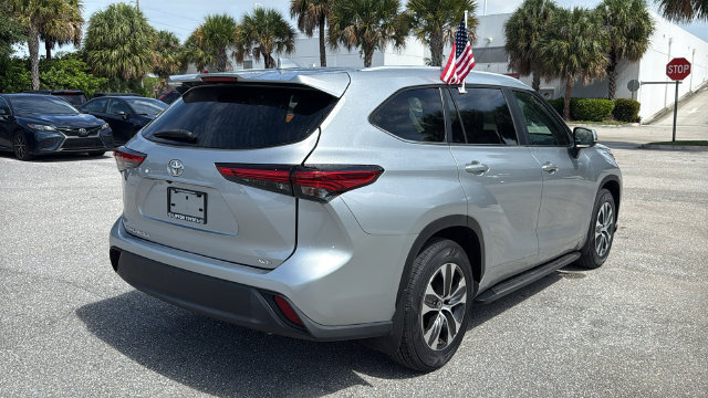 Used 2023 Toyota Highlander XLE FWD image 10