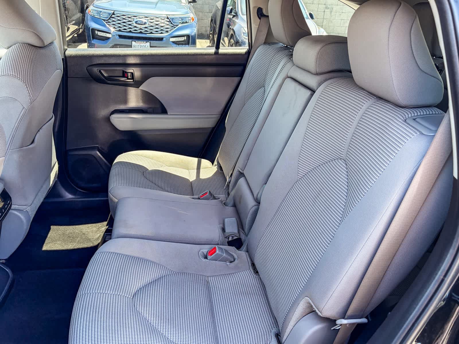 Used 2024 Toyota Highlander LE FWD image 17