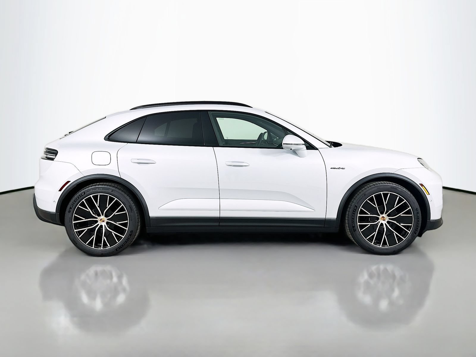 New 2026 Porsche Macan 4 Electric AWD/4WD image 4