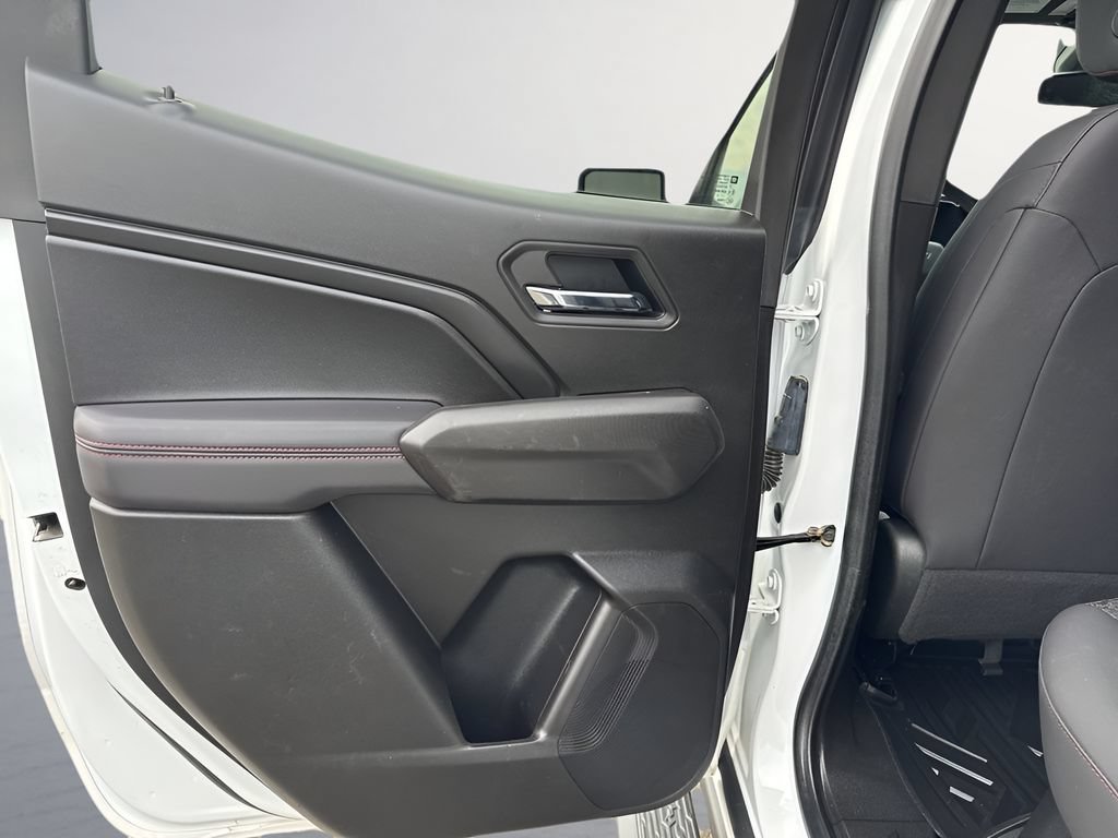 Used 2025 Chevrolet Colorado Z71 AWD/4WD image 29