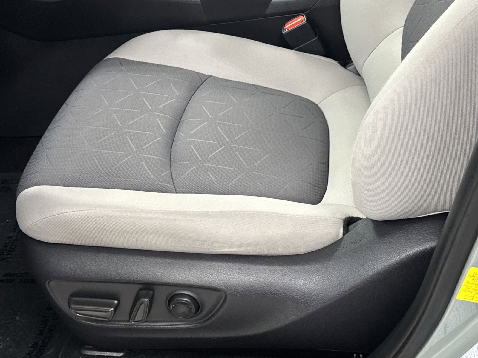 Used 2019 Toyota RAV4 XLE w/ Convenience Package image 18