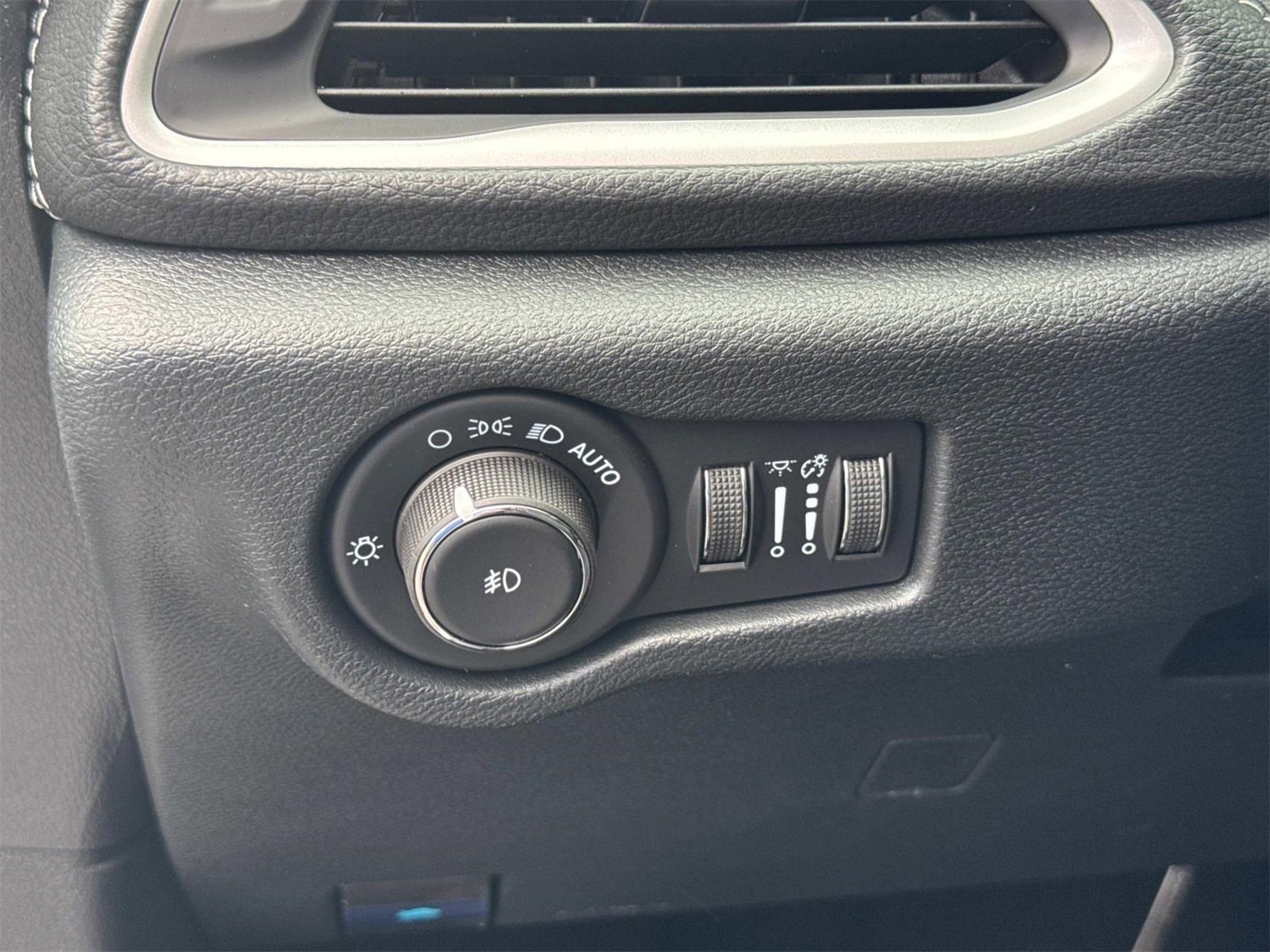 New 2025 Chrysler Pacifica Select image 28