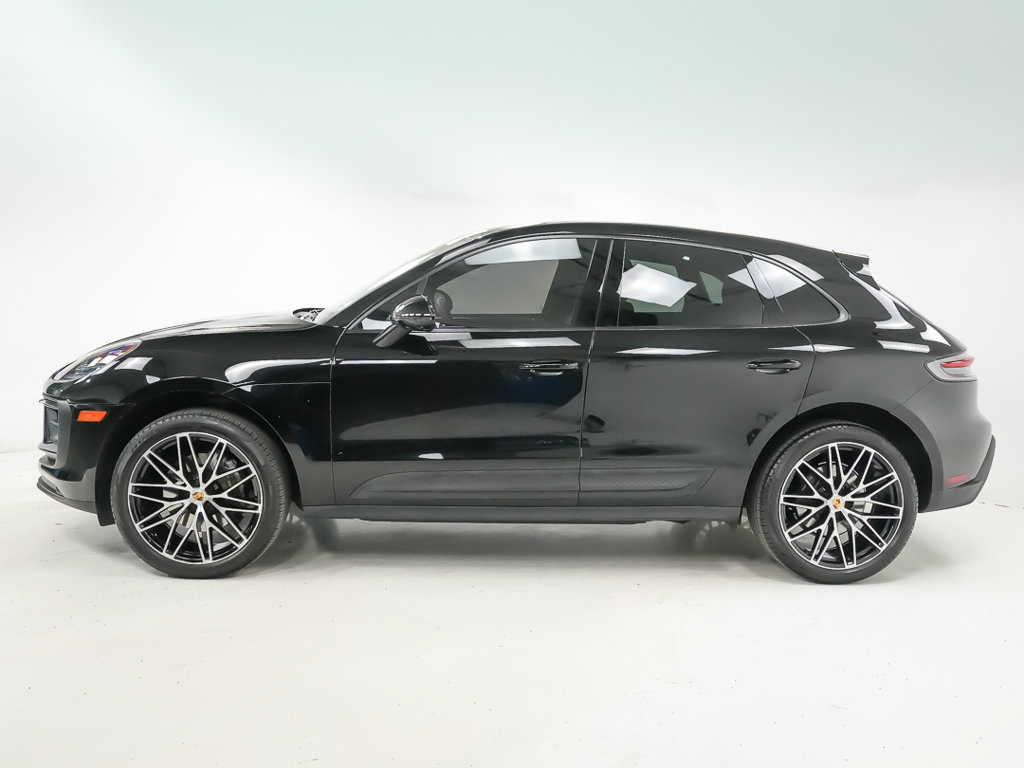 Certified 2024 Porsche Macan AWD/4WD image 2