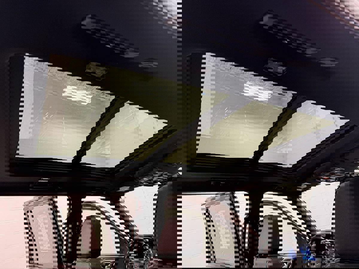 Used 2024 Chevrolet Suburban RST w/ Luxury Package image 32