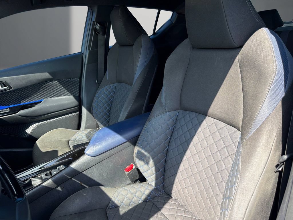 Used 2020 Toyota C-HR XLE FWD image 14