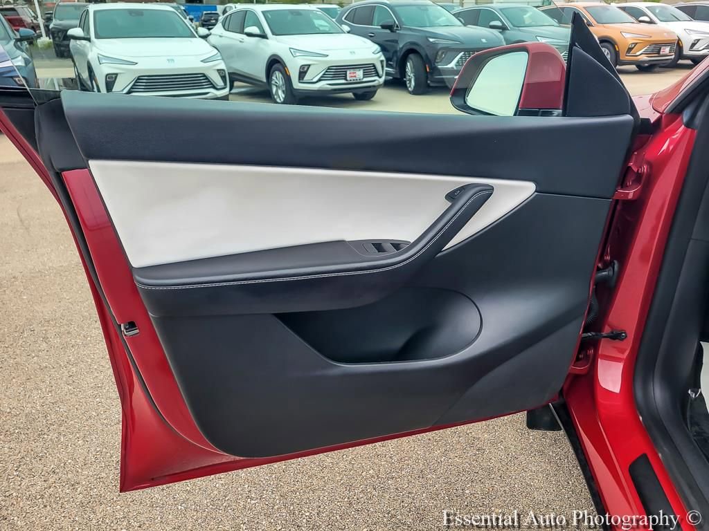 Used 2022 Tesla Model Y Performance AWD/4WD image 16