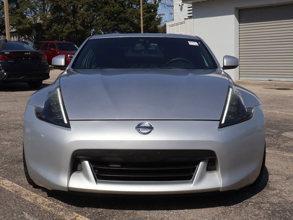 Used 2010 Nissan 370Z Touring image 2