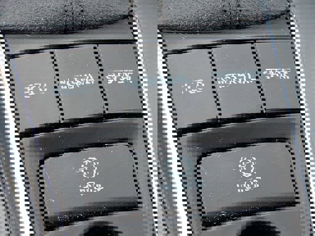 Used 2020 Toyota Camry XLE image 17