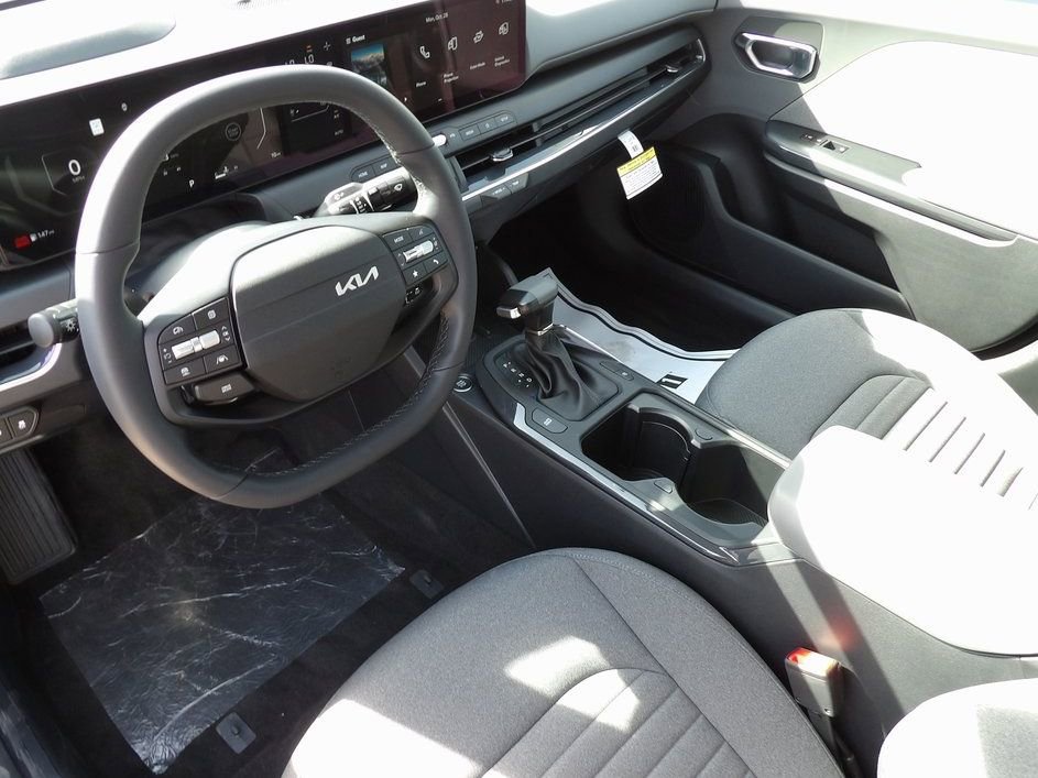 Used 2025 Kia K4 EX image 10