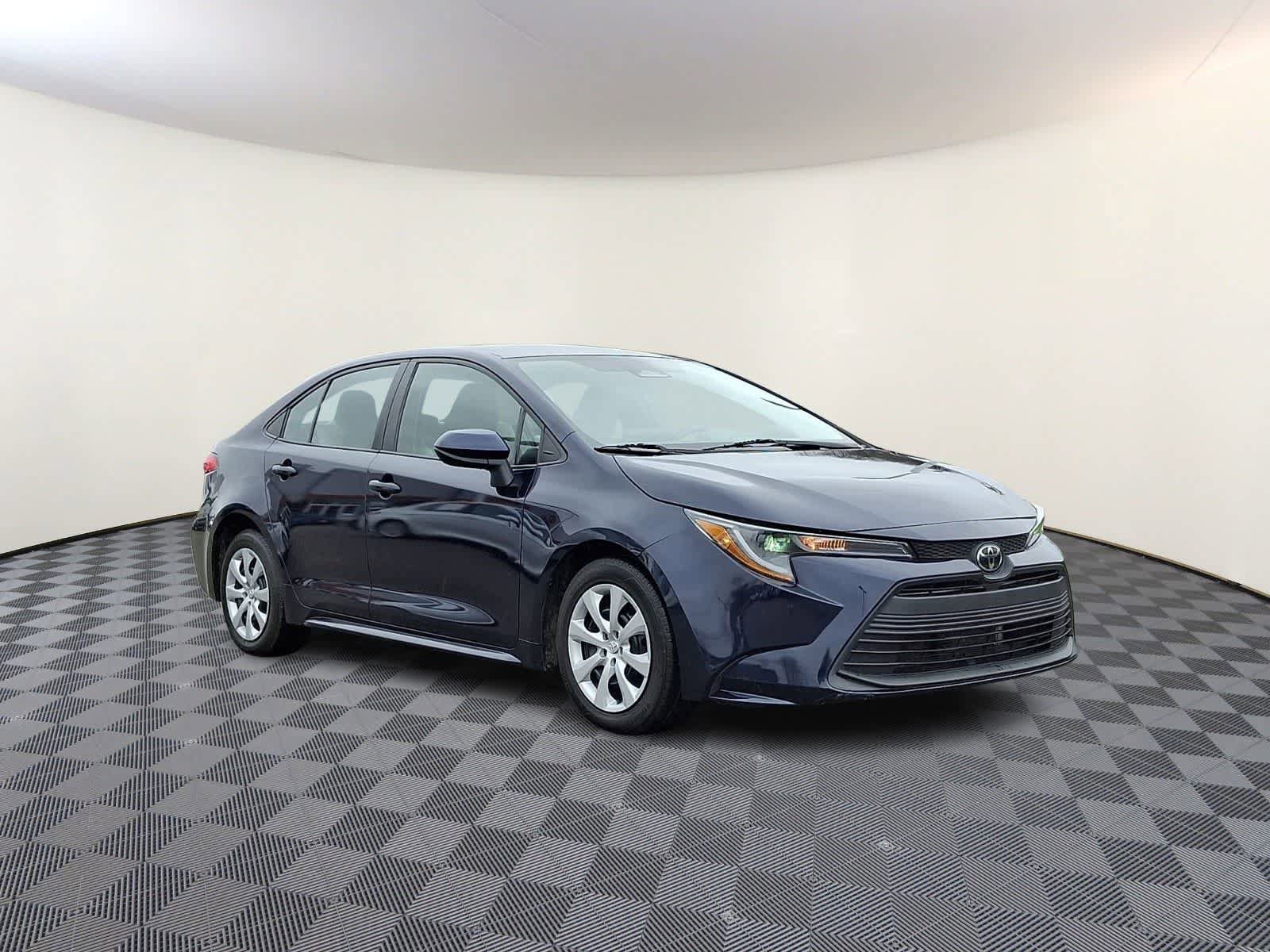 Used 2023 Toyota Corolla LE FWD image 5